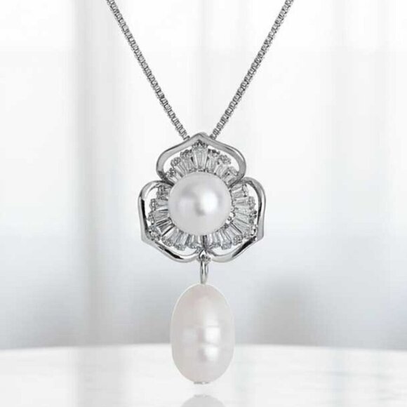 Boutique Jewelry - Ladies White Pearl Flower Necklace